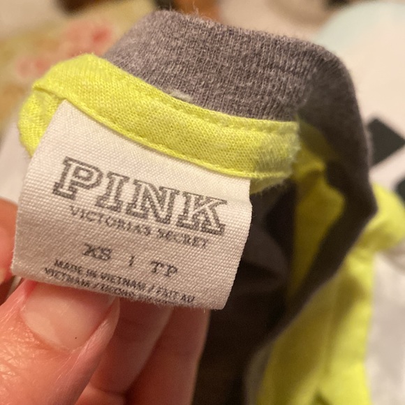 PINK VS 3/4 SLEEVE PINK SPELL OUT LEFT SHOULDER CHEETAH PRINT XS - Picture 3 of 3